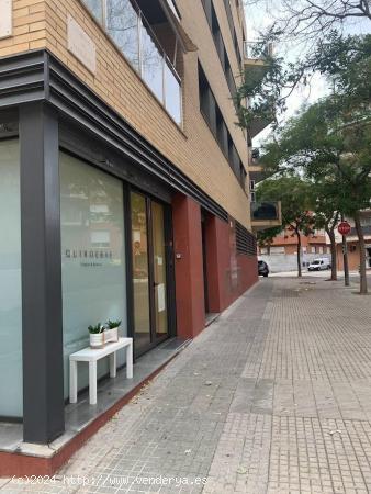 Local comercial en venta con negocio en funcionamiento en el centro de Castellar del Vallès. - BARC