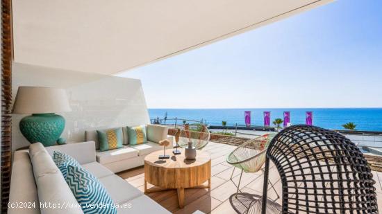 PROMOCIÓN DE OBRA NUEVA EN 1ª DE PLAYA EN ESTEPONA CON VISTAS AL MAR - MALAGA