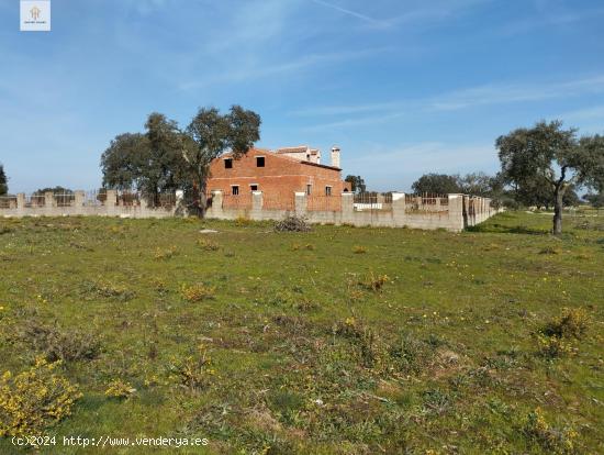 SE VENDE TERRENO en Ctra. Badajoz en Paraje Ramogil - CACERES