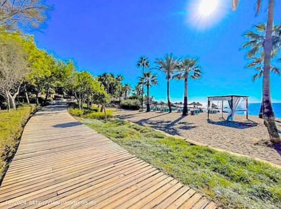 Chalet adosado, primera linea de playa - MALAGA