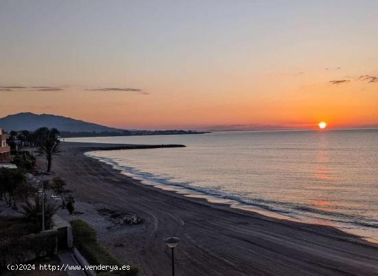 Planta baja en primera línea de playa en urbanización Naturista Natsun - ALMERIA