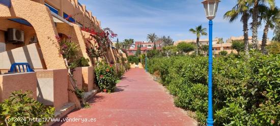 Planta baja en primera línea de playa en urbanización Naturista Natsun - ALMERIA