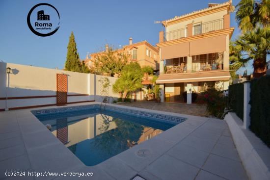  IMPRESIONANTE CHALET EN URBANIZACIÓN CADIMA (ALHENDÍN) - GRANADA 