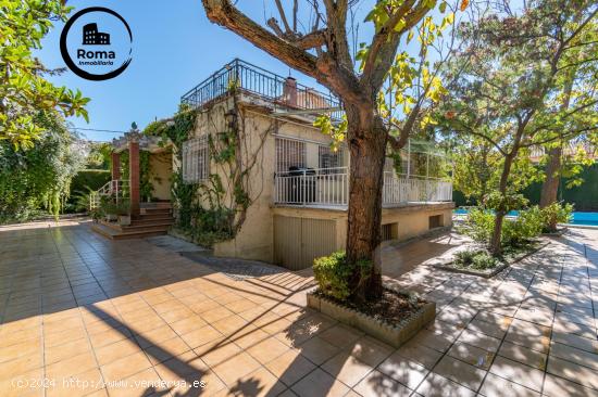 Un sueño sale a la venta!! Casa unifamiliar de cinco dormitorios sobre parcela de 1060 m2. - GRANAD