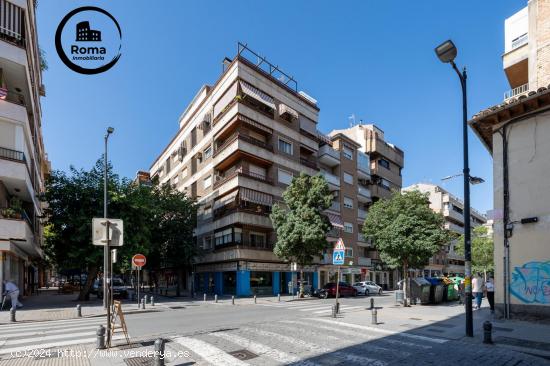 Piso amplio en Calle Alhamar planta alta en esquina - GRANADA