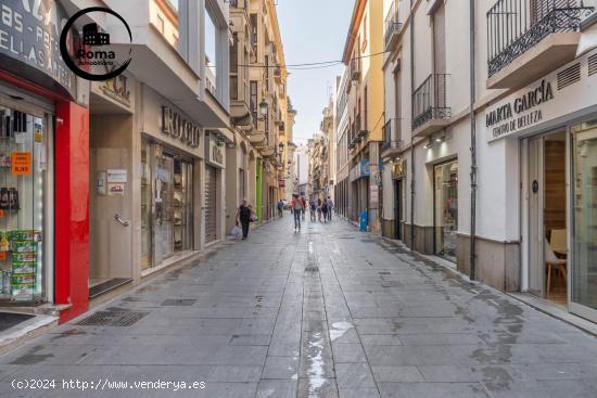 Céntrico y amplio garaje en Calle Puentezuelas junto a Facultad de Traductores - GRANADA