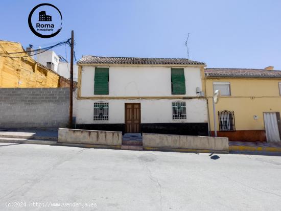 Casa junto al ayuntamiento de Pinos Puente - GRANADA