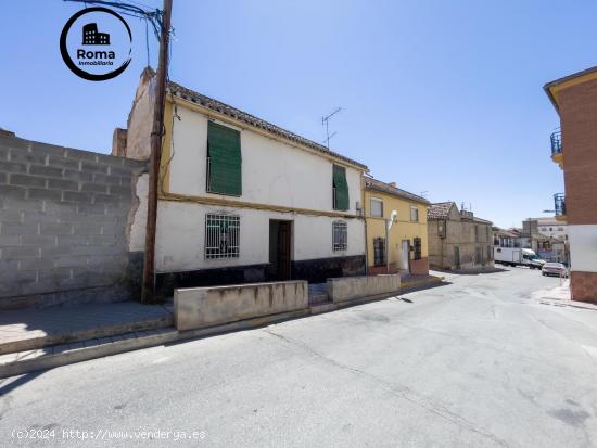 Casa junto al ayuntamiento de Pinos Puente - GRANADA