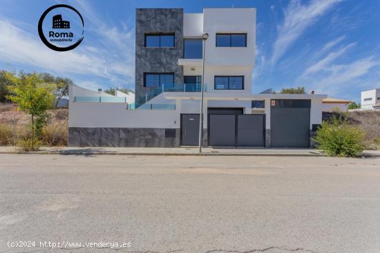  Ponemos a la Venta esta Espectacular casa en la Urbanización los Cortijos ( Atarfe ) - GRANADA 