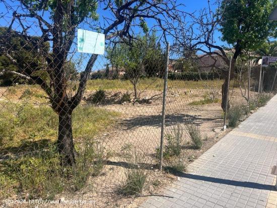 SUELO URBANO PARA LA CONSTRUCCIÓN DE UN CHALET INDEPENDIENTE O 2 INDEPENDIENTES - ALICANTE