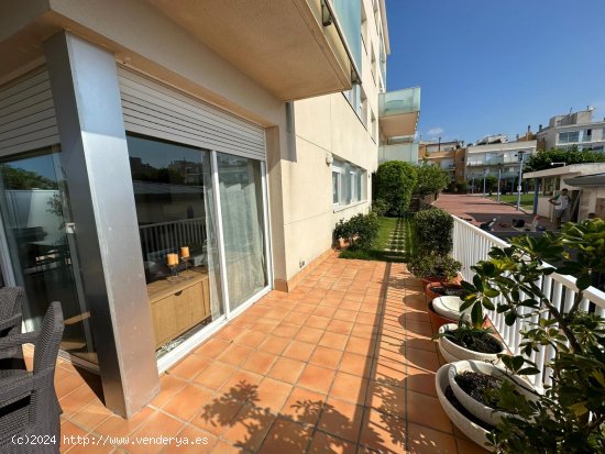 Bajos con jardin en venta  en Cubelles - Barcelona