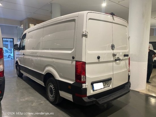 Volkswagen Crafter Furgon L3H2 2.0 TDI SCR 35 BM 140cv - GARANTIA MECANICA - Barcelona