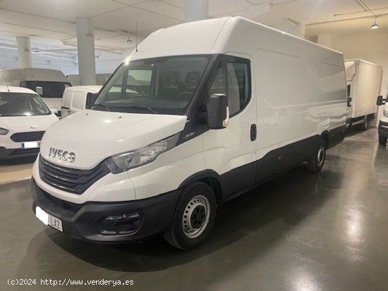 Iveco Daily Furgón 35S16 V 4100L H2 16.0 156 - GARANTIA MECANICA - Barcelona