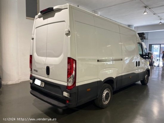 Iveco Daily Furgón 35S16 V 3520L H2 12.0 160cv - GARANTIA MECANICA - Barcelona