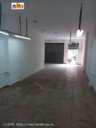 SE VENDE LOCAL DE 80 m2 EN ELCHE CON OFICINA Y PLATO DUCHA 45.000 € - ALICANTE