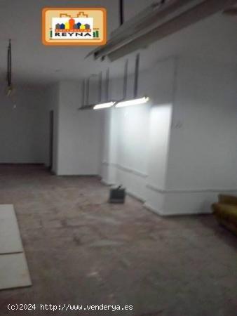 SE VENDE LOCAL DE 80 m2 EN ELCHE CON OFICINA Y PLATO DUCHA 45.000 € - ALICANTE