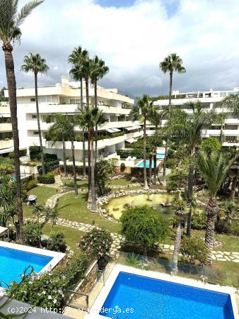 Apartamento en primera linea de playa, en alquiler para 10 meses en Los Granados I, Puerto Banus - M