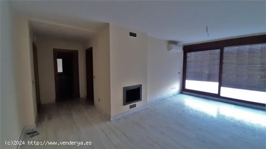 APARTAMENTO UBICADO EN URB PRIVADA CON PISCINA Y ZONAS DEPORTIVAS - MALAGA