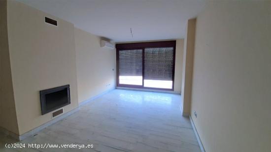 APARTAMENTO UBICADO EN URB PRIVADA CON PISCINA Y ZONAS DEPORTIVAS - MALAGA