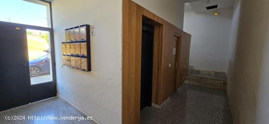 74.000 € piso del 2004 3 dormitorios y 2 baños en Almazán - SORIA