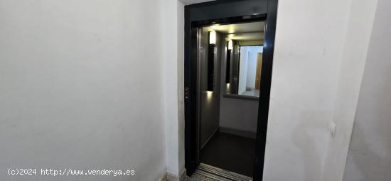 74.000 € piso del 2004 3 dormitorios y 2 baños en Almazán - SORIA