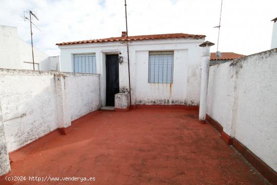 VIVIENDA DE DOS PLANTAS EN MONTIJO - BADAJOZ