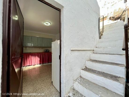 FINCA con Casa-Cueva con terreno urbano en la zona de Juncal de Tejeda - LAS PALMAS