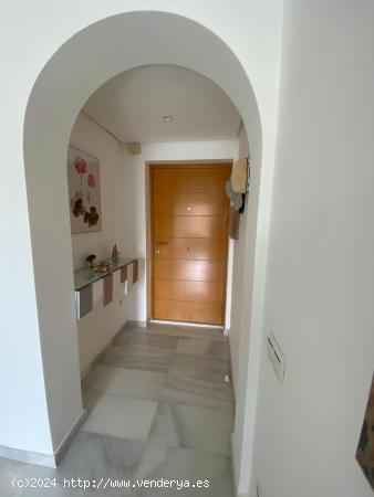 APARTAMENTO DE 2 DORMITORIOS CON VISTAS AL PUERTO - ALMERIA