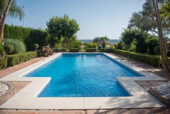 ESTUPENDA Y LUJOSA CASA CON PISCINA - CADIZ