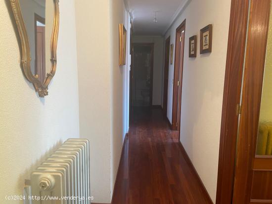 SE VENDE PISO CÉNTRICO Y SOLEADO, AMUEBLADO 95 M2, COCINA, SALÓN, 3 HAB., BAÑO, ASEO,ASCENSOR - L