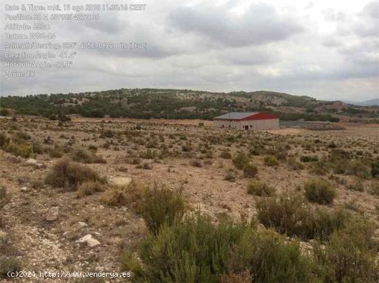 SE VENDE FINCA RUSTICA CON NAVE INDUSTRIAL YECLA - MURCIA