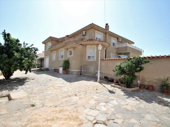 VILLA INDEPENDIENTE EN EL CHAPARRAL - TORREVIEJA - ALICANTE