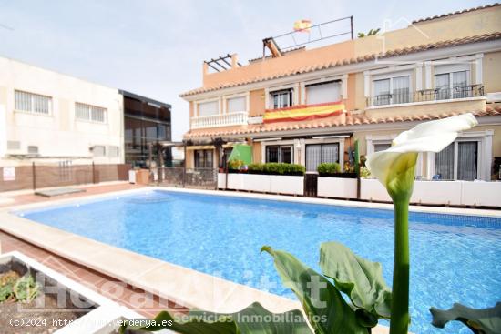 ADOSADO SEMINUEVO CON 2 TERRAZAS, BALCON Y GARAJE A UN PASO DE LA PLAYA - CASTELLON