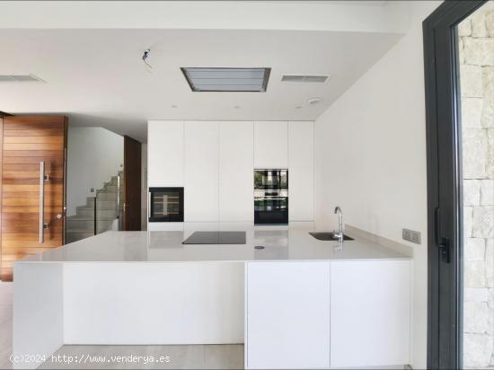 CHALET de diseño BIOCLIMÁTICO con Piscina y Terraza en SIERRA CORTINA - ALICANTE