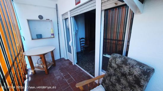 3 piso s/ascensor , 3 dorm., comedor, cocina, baño, balcon grande, junto polideportivo - VALENCIA