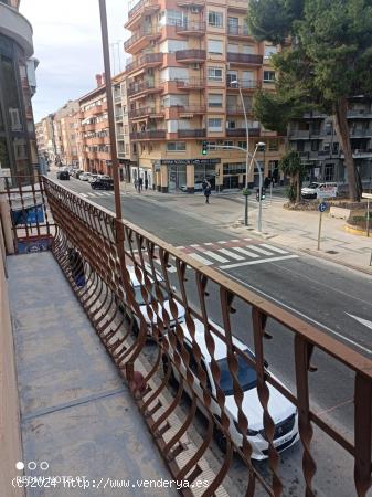 PISO DELANTE DEL PARQUE DE TORTOSA - TARRAGONA