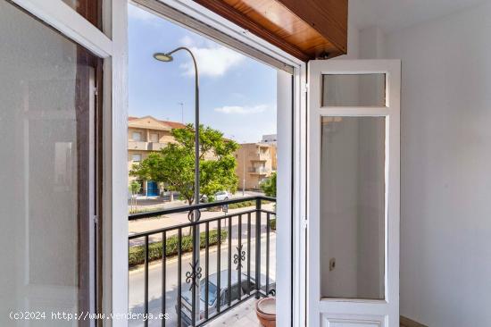 GRAN VIVIENDA SOBRE ALMACÉN O EDIFICIO FAMILIAR EN PASEO LAS LOMAS DE EL EJIDO - ALMERIA