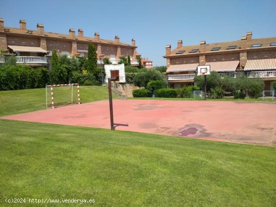 Chalet en venta en Navarrete (La Rioja) jardín, chimenea, piscina y garaje! - LA RIOJA