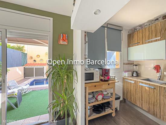 Bonito casa adosada con piscina junto Tenis de Vilanova y la Geltrú - BARCELONA