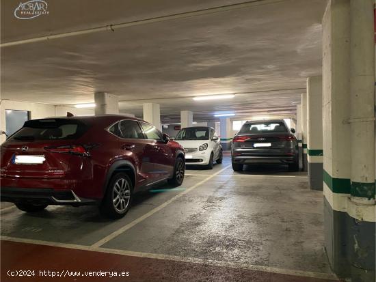 PLAZA DE PÁRQUING PARA COCHE GRANDE - BARCELONA