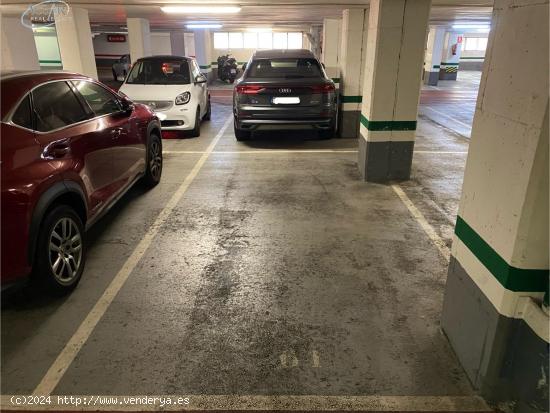 PLAZA DE PÁRQUING PARA COCHE GRANDE - BARCELONA