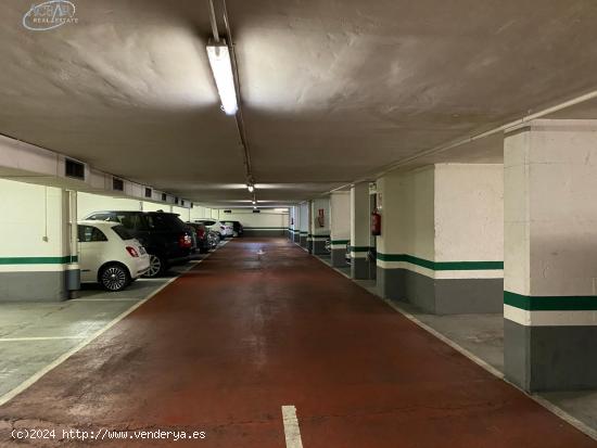 PLAZA DE PÁRQUING PARA COCHE GRANDE - BARCELONA