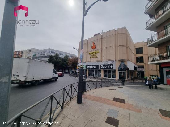  Local comercial en Centro Comercial Canguro, zona Los Belgas - Collado Villalba - MADRID 