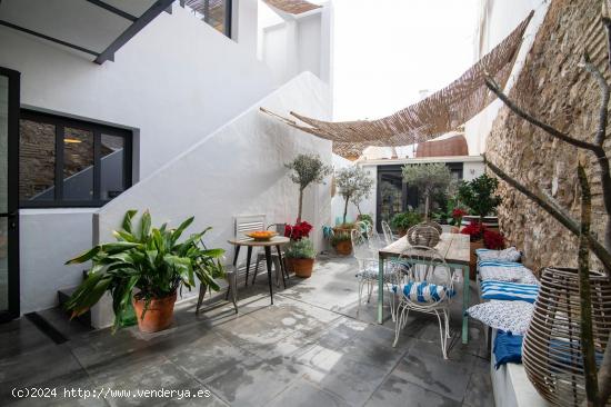 Magnífica casa de pueblo en el casco antiguo - MALAGA