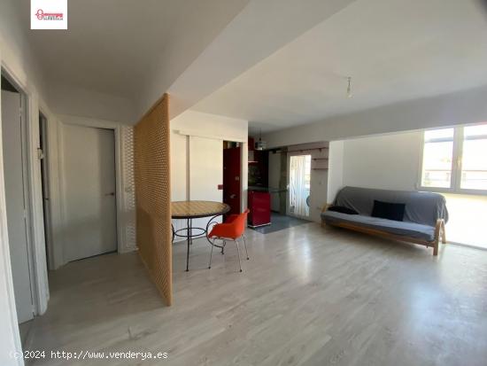 Se vende en C/ Polvorín de las Rebolledas. Piso de tres dormit, ascensor cota cero, reformado - BUR