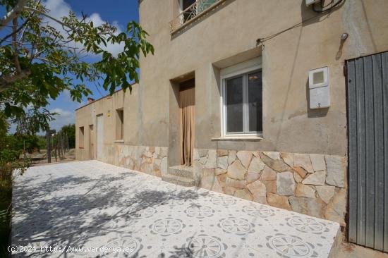 Casa con gran terreno en Deltebre - TARRAGONA