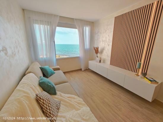 Se vende fantástico piso en primera linea de playan en Torrevieja - ALICANTE