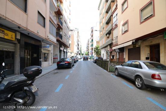 Local comercial Junto Calle Alhamar - GRANADA