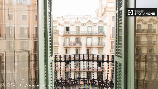 Acogedora habitación compartida en Carrer de Balmes - BARCELONA