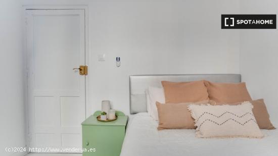 ¡Habitaciones en alquiler en un apartamento de 5 habitaciones en Madrid! - MADRID